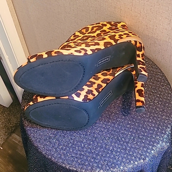 EUC STEVEN BY STEVE MADDEN Cheetah print heeled boots Size 7 - Picture 4 of 6